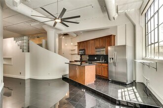 2220 Canton St-Unit -109 in Dallas, TX - Foto de edificio - Building Photo