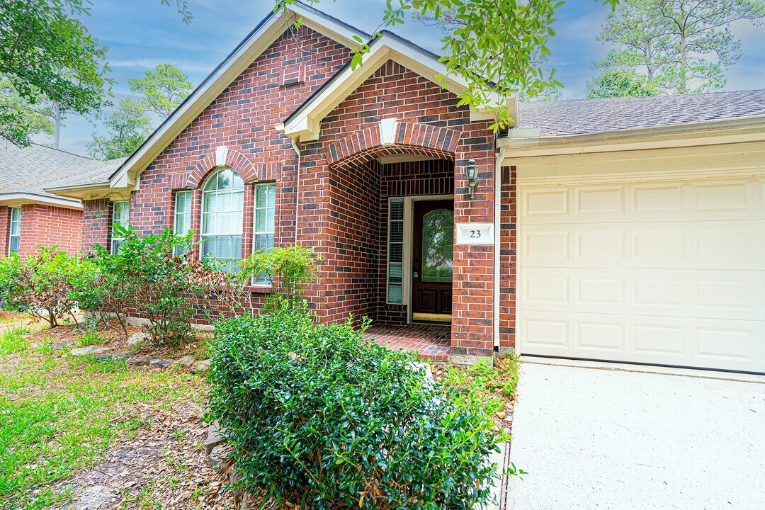 23 N Merryweather Cir in Conroe, TX - Building Photo