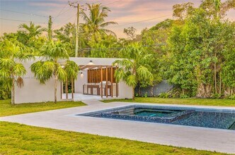 223 Shore Dr S in Miami, FL - Building Photo - Building Photo