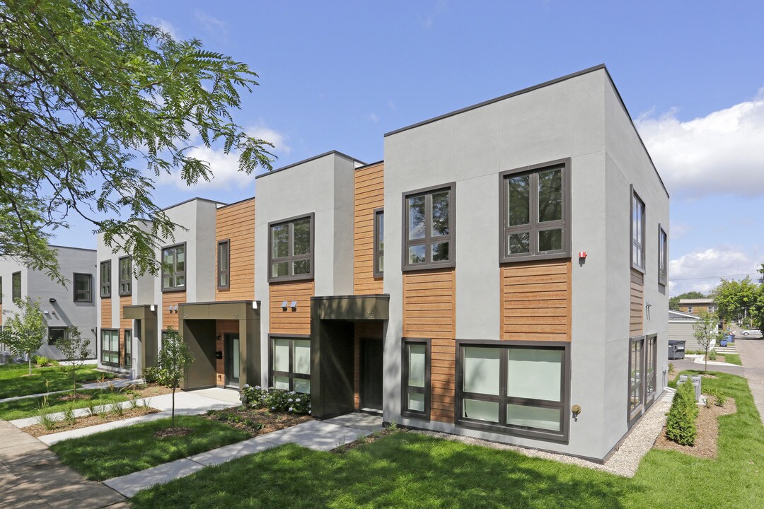 CMM Lowry Row Homes in Minneapolis, MN - Foto de edificio