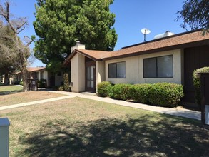 7000-7008 Ming Ave in Bakersfield, CA - Building Photo - Building Photo