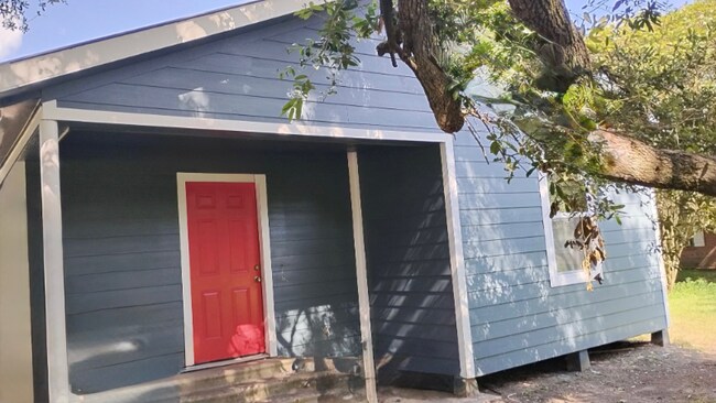 10040 LA-44 in Convent, LA - Foto de edificio - Building Photo