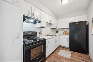 Tamarack Arms Apartments in Columbus, OH - Building Photo