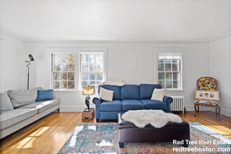 27 Oakwood Rd, Unit 2 in Auburndale, MA - Building Photo - Building Photo