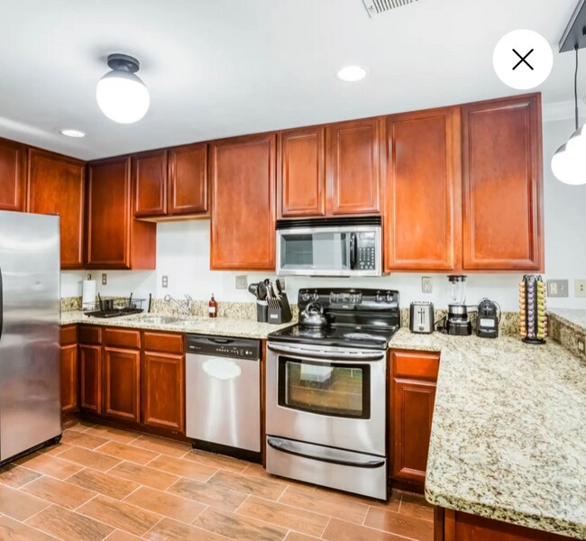 1 V St NW in Washington, DC - Building Photo - Building Photo