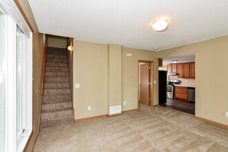 123 4th Ave E in Shakopee, MN - Foto de edificio - Building Photo