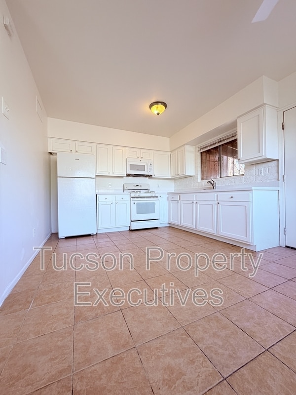 property at 1328-P1328 W Pennington St