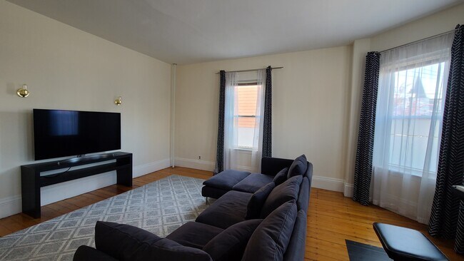49 Temple St, Unit 1 in Somerville, MA - Building Photo - Building Photo