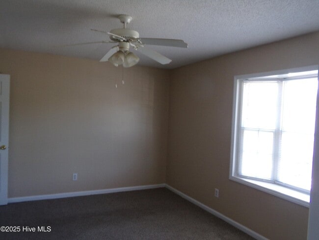 3987 Sterling Pointe Dr in Winterville, NC - Building Photo - Building Photo