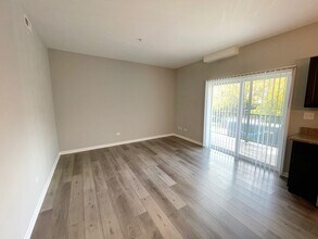 811 E Main St in East Dundee, IL - Foto de edificio - Building Photo