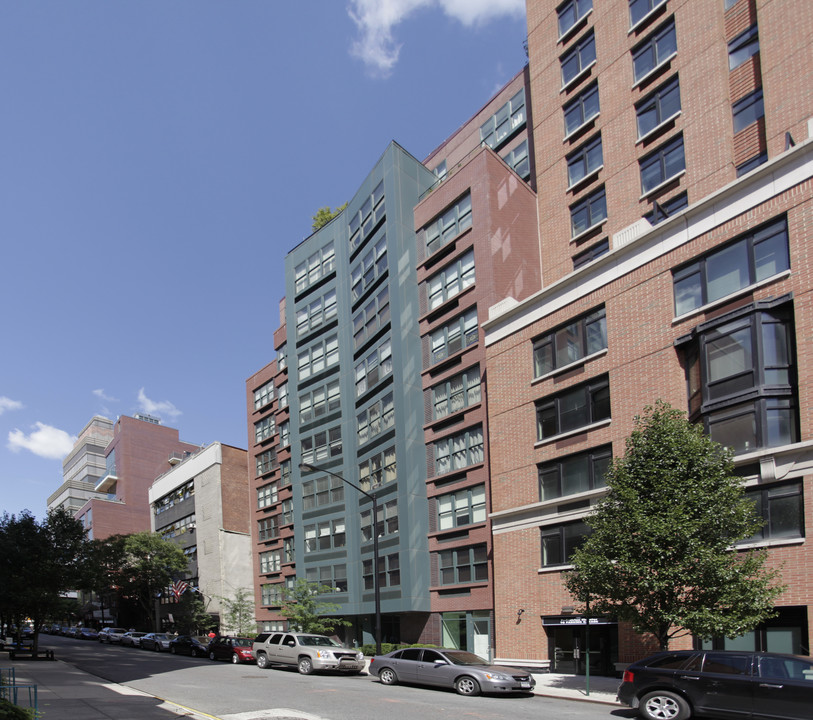 Lookout Hill Condominium in Brooklyn, NY - Building Photo