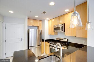 3600 S Glebe Rd in Arlington, VA - Building Photo - Building Photo