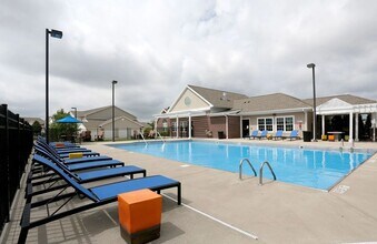 Windsor West Apartments in Champaign, IL - Building Photo - Building Photo