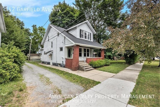 142 Garfield Ave NW in Grand Rapids, MI - Building Photo - Building Photo