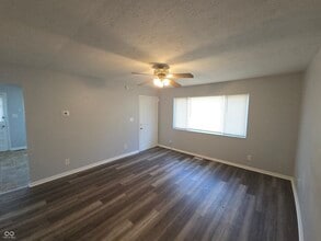 1256 N Ridgeview Dr in Indianapolis, IN - Building Photo - Building Photo