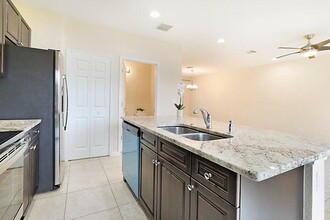 2550 NW Treviso Cir in Port St. Lucie, FL - Foto de edificio - Building Photo