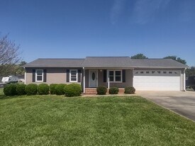 42 Kirk St in Thomasville, NC - Building Photo