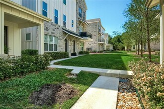 2624 Metcalfe Rd in Austin, TX - Building Photo - Building Photo