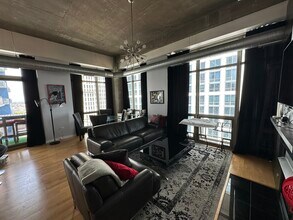 125 E 13th St, Unit 1501 in Chicago, IL - Foto de edificio - Building Photo