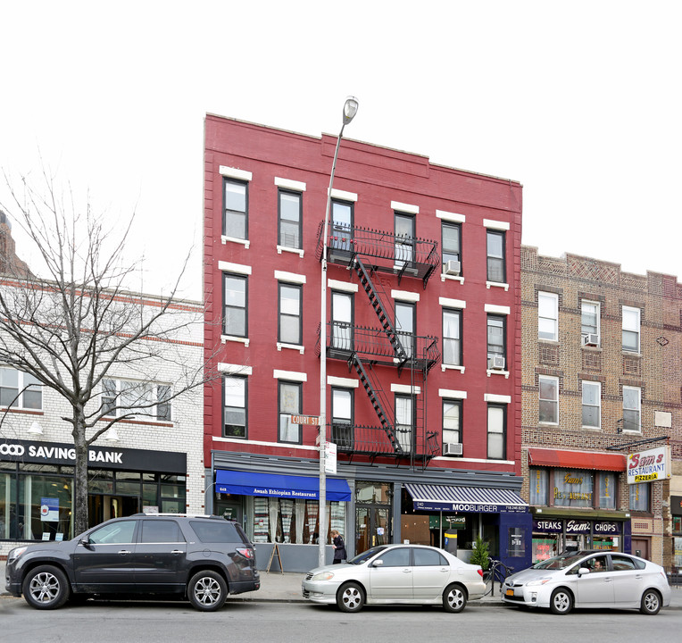 240-242 Court St in Brooklyn, NY - Foto de edificio