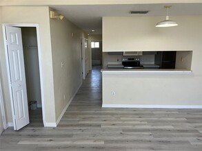 2327 Prime Cir-Unit -B in Kissimmee, FL - Foto de edificio - Building Photo