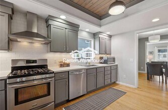 1031 St Clair Ave in St. Paul, MN - Building Photo - Building Photo