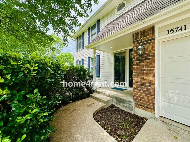 15741 Horton St in Overland Park, KS - Foto de edificio - Building Photo
