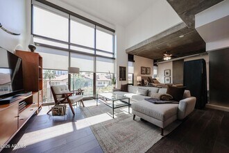 100 W Portland St in Phoenix, AZ - Building Photo - Building Photo