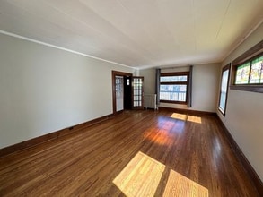 2551 Eastern Ave SE in Grand Rapids, MI - Foto de edificio - Building Photo