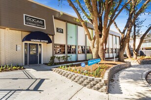 Las Rocas in Houston, TX - Building Photo