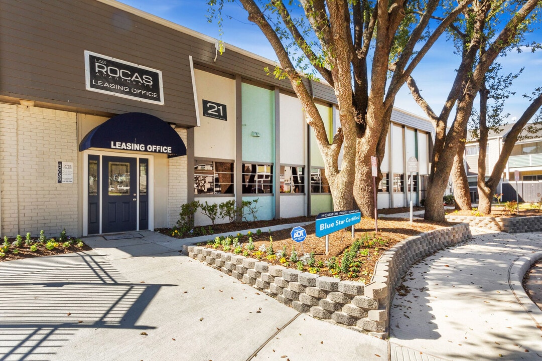 Las Rocas in Houston, TX - Building Photo