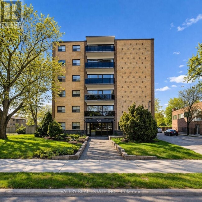 property at 1725 Lawrence Ave E