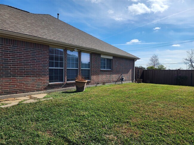 1714 Village Townhome Dr in Pasadena, TX - Building Photo - Building Photo