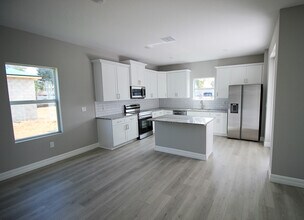 25377 Doredo Dr in Punta Gorda, FL - Building Photo - Building Photo