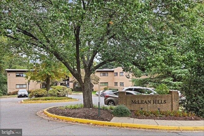 7857 Enola St, Unit 208 in McLean, VA - Building Photo - Building Photo