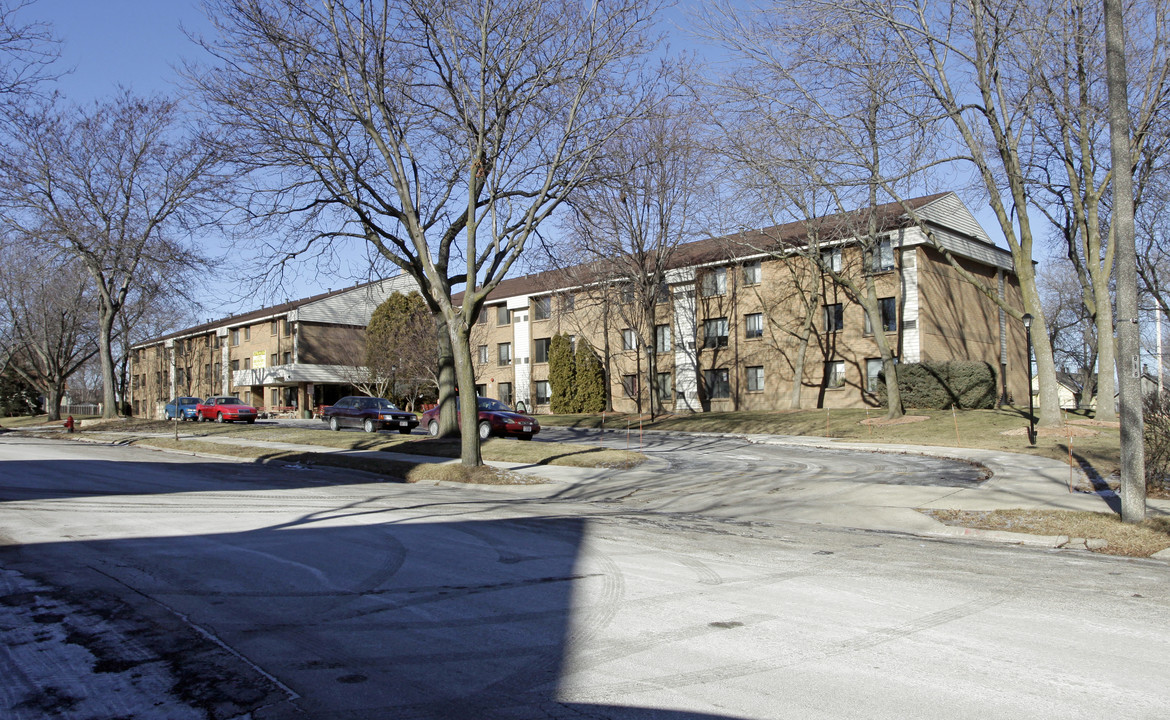 Bayview Manor in Milwaukee, WI - Foto de edificio