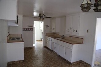 2813 Blade Ave in Bakersfield, CA - Building Photo - Building Photo
