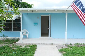 39 SE 13th Terrace in Dania Beach, FL - Building Photo - Building Photo