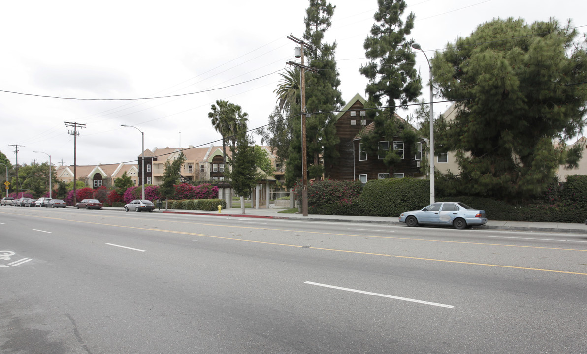 Ward Villas for Seniors in Los Angeles, CA - Building Photo