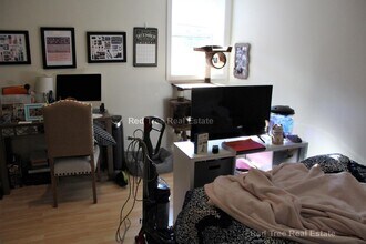 10 Strathmore Rd, Unit B in Brookline, MA - Building Photo - Building Photo