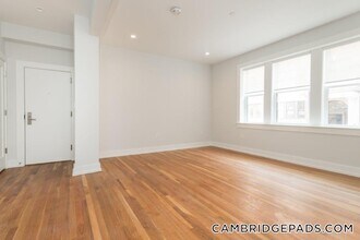 16 Forest St, Unit 02 in Cambridge, MA - Building Photo - Building Photo