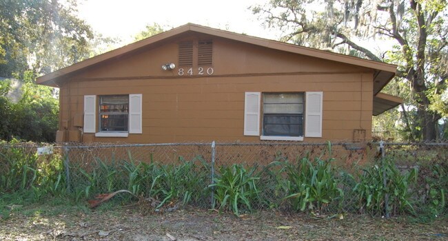 8420 N Brooks St-Unit -Unit B in Tampa, FL - Building Photo - Building Photo