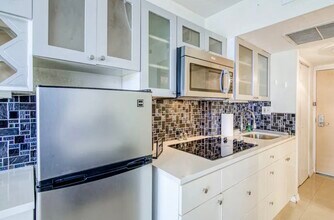 19201 Collins Ave, Unit 123 in Sunny Isles Beach, FL - Foto de edificio - Building Photo