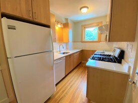 520 High St, Unit 3 in Medford, MA - Building Photo