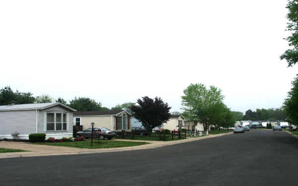 Salem Farm in Bensalem, PA - Building Photo