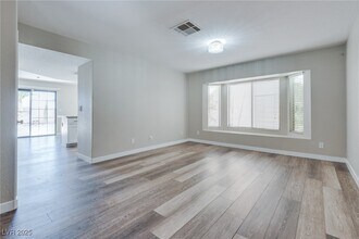 2232 Chapman Hill Dr in Las Vegas, NV - Building Photo - Building Photo