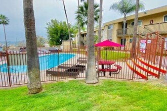 La Mesa Highview Apartments in La Mesa, CA - Foto de edificio - Building Photo