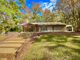 1812 Seminole Rd in Columbus, MS - Building Photo