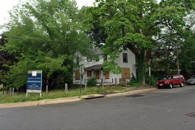 1410 N Rhodes St in Arlington, VA - Building Photo - Building Photo