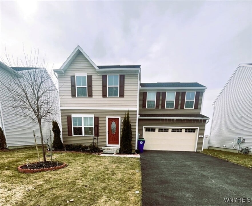 69 Florence Ln in Amherst, NY - Building Photo